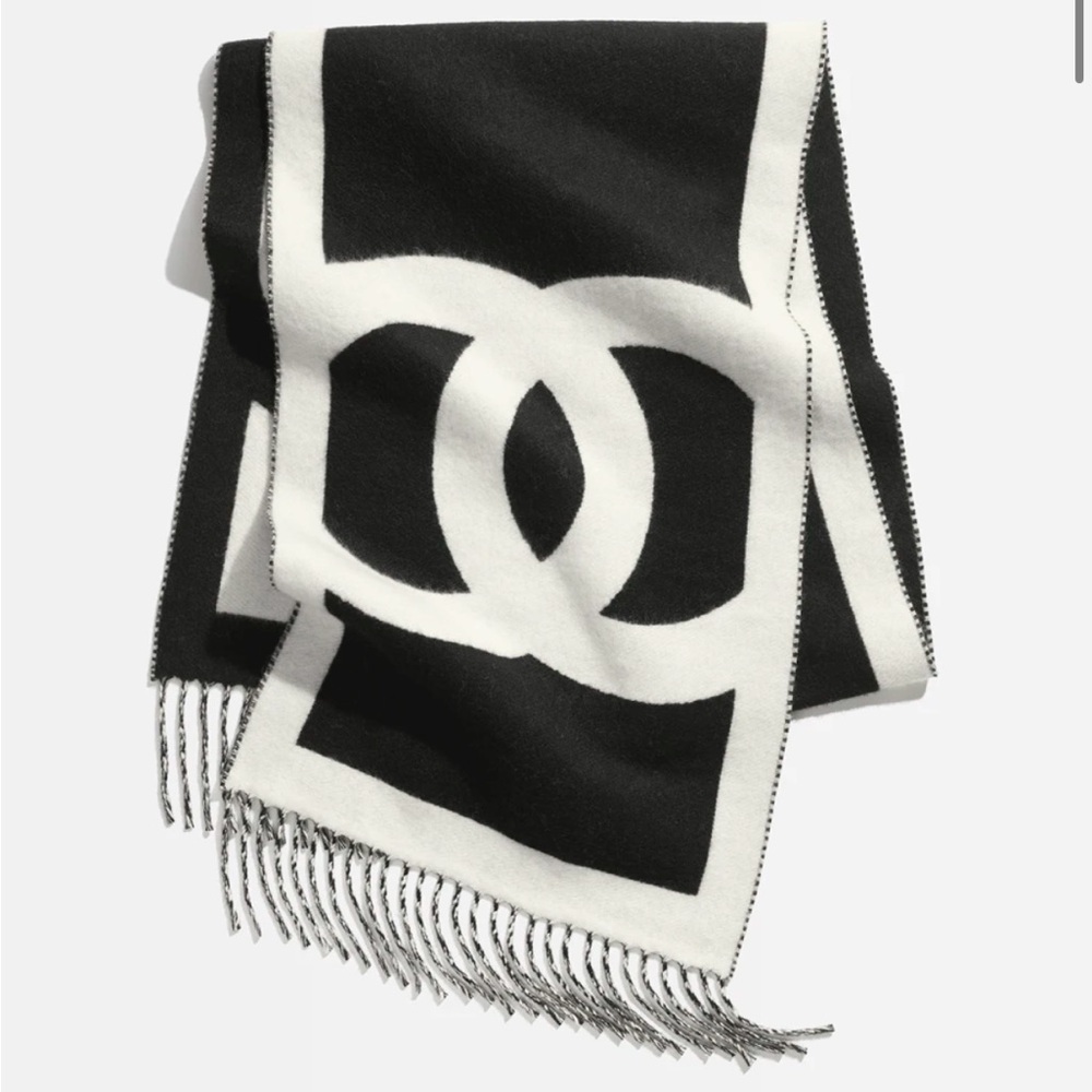 CHANEL Black and White cashmere Scarf